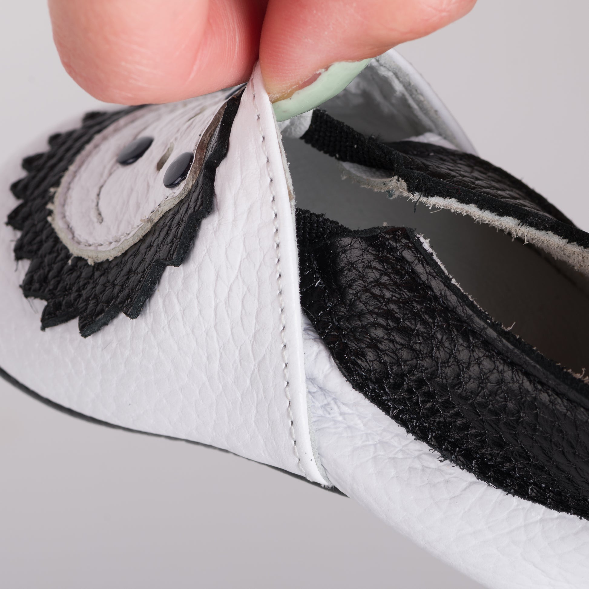 LEO Beyaz-Siyah Deri İlk Adım Bebek Ayakkabısı